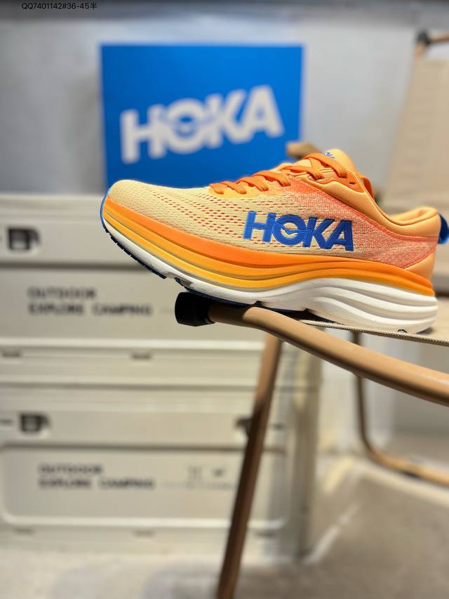Hoka W Bondi 8全新配色 这个品牌来自于新西兰的毛利语，Hoka表示大地，One One表示飞越，连起来就是飞越地平线，One One不是读作“万万