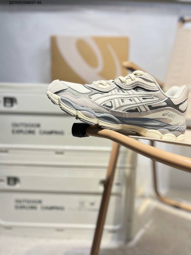 Asics Gel-Nyc亚瑟士经典跑鞋 如今机能风和户外风吹得正劲，便是主打“Urban Outdoor机能越野风格”，城市和户外场景都能轻松应对。关键是跑鞋