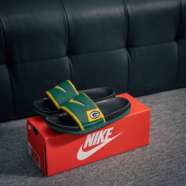 核心私 Nike Asuna Slide 可调节机能夏季拖鞋 鞋面侧边加入独特的束绳结构 可让你快速调节贴合度 满足不同包裹需求 鞋底为双层设计 上层泡棉柔软舒