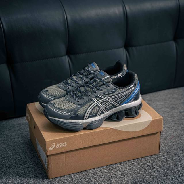 核心私 Asics Gel-Kinetic Fluent 亚瑟士运动休闲透气专业跑鞋 新一代缓震未来感跑鞋 鞋面复杂的切割和银色细节极具前卫风格 大底科技十足且