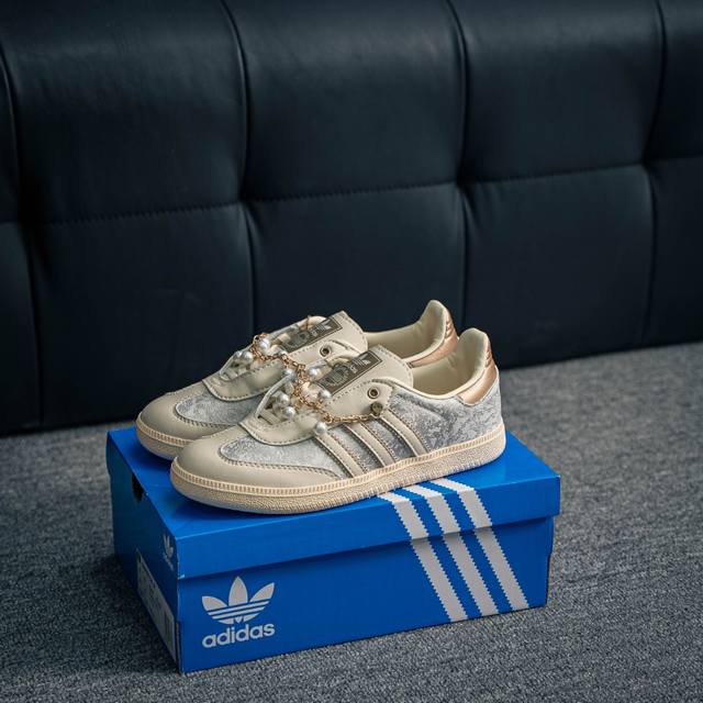 核心私 Adidas Samba Og 桑巴舞街头系列德训运动板鞋 采用固色翻毛皮组合牛剖革鞋面材质 外置正确3层组合围条加厚烟胶橡胶大底 货号：Jq2616