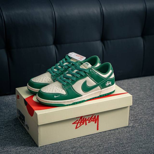核心私 Nike Dunk 全套原楦原模倾力打造完美版型 独家原厂航空铝磨具打磨大底 鞋头坡度极致还原 无解鞋型 原盒原配 圈内天花板工艺 原厂冲刀 超高清洁度