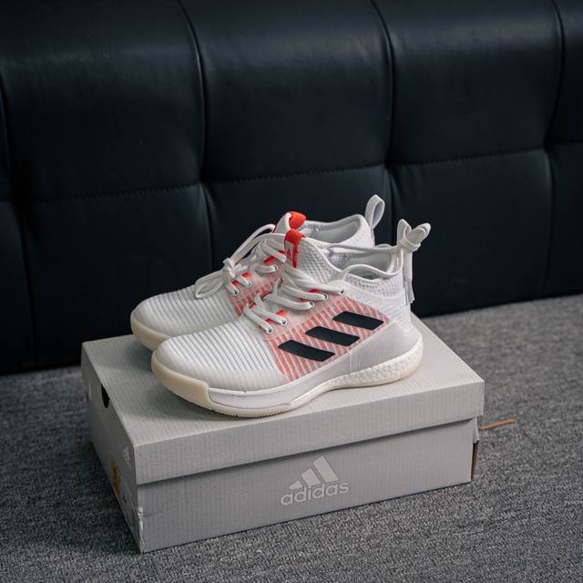 核心私 Adidas Crazyflight Mid运动鞋记忆回弹Boost真爆大底 运动排球鞋 这款专注于跳跃的阿迪达斯Crazyflight排球鞋他们的足部
