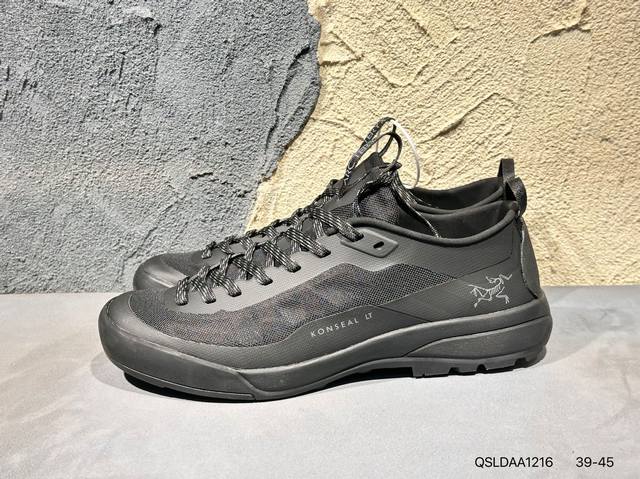 新品上市实拍 Arcteryx Konseal Lt W 始祖鸟 此款鞋采用近几年比较流行的版型设计，外观时尚大气，鞋底采用耐磨的材质，穿上它，让您在平时生活和
