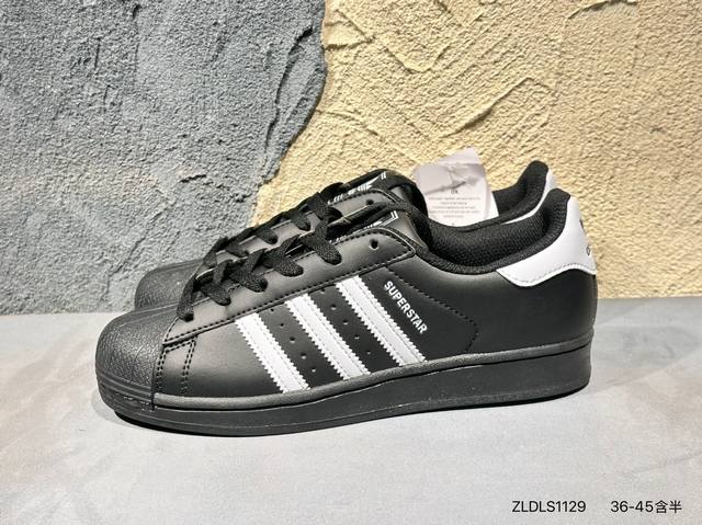 经典实拍 阿迪达斯 Adidas Superstar 三叶草经典贝壳头系列 新款休闲板鞋潮流男女士运动鞋 。鞋面柔软皮革材质 标志性的贝壳鞋头，锯齿三条纹，简约