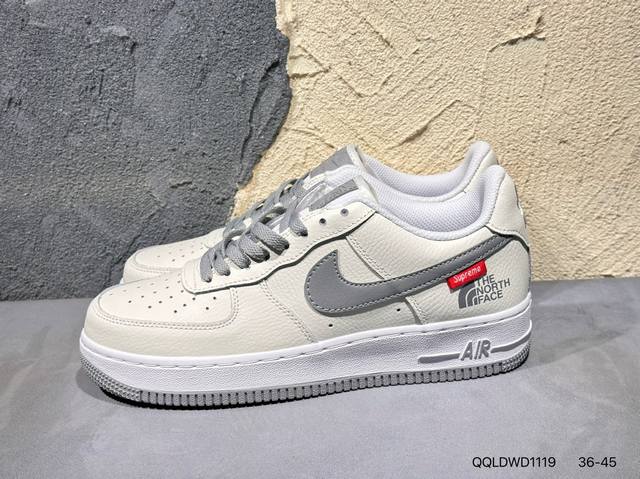 新品上市实拍 #Nike Air Force 1 Low 空军一号 Af1 低帮百搭休闲运动板鞋。柔软、弹性十足的缓震性能和出色的中底设计，横跨复古与现代的外型