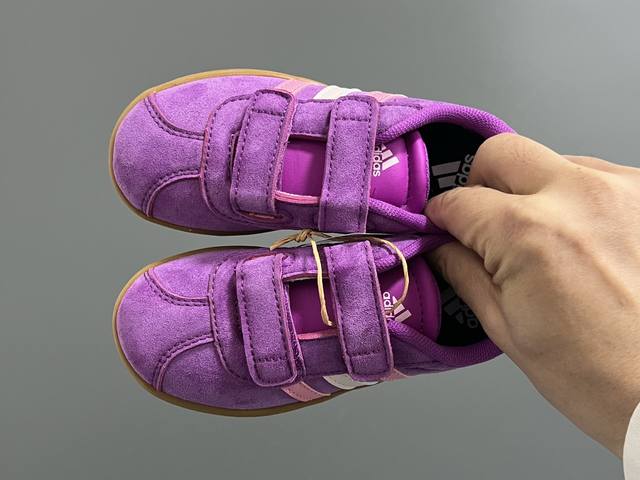 新款阿迪达斯Vl学院风儿童魔术贴休闲鞋 Size：22-37码 22-27码双扣魔术贴 28-37码魔术贴松紧带 大小童匠心打造 优质皮料，质感超高级 魔术贴设