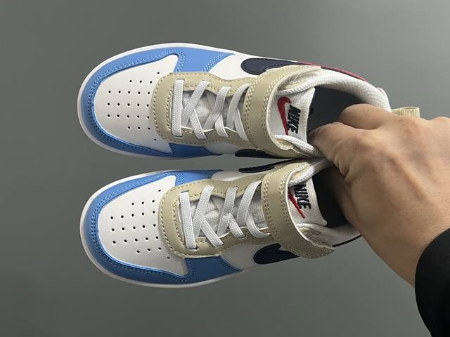 Nk 空一号工装低帮魔术贴儿童板鞋小白鞋 Size：22-37.5码 经典百搭板鞋小白鞋，学生时代必备 低帮魔术贴设计，穿脱方便 橡胶大底，耐磨防滑 优质皮料拼
