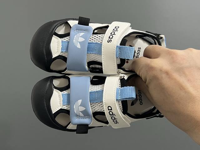 A家新款包头皮面镂空儿童凉鞋 Size：26-37码 优质皮面镂空设计，透气又舒适 魔术贴设计，穿脱方便 橡胶耐磨防滑大底，脚感超赞