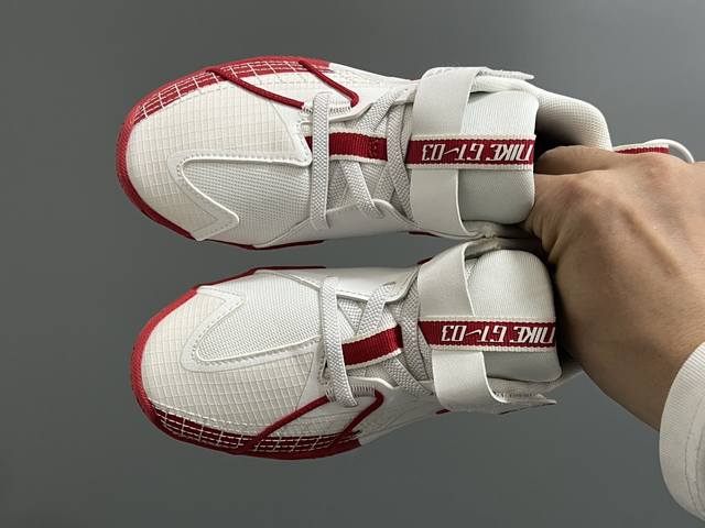 Nk新款Gt-3魔术贴儿童篮球运动鞋 Size：26-37.5码 优质新款实战篮球鞋 魔术贴设计，穿脱方便 橡胶耐磨防滑大底，脚感超赞 清新配色，穿搭超时髦