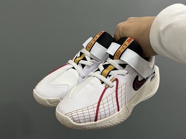 Nk新款Gt-3魔术贴儿童篮球运动鞋 Size：26-37.5码 优质新款实战篮球鞋 魔术贴设计，穿脱方便 橡胶耐磨防滑大底，脚感超赞 清新配色，穿搭超时髦
