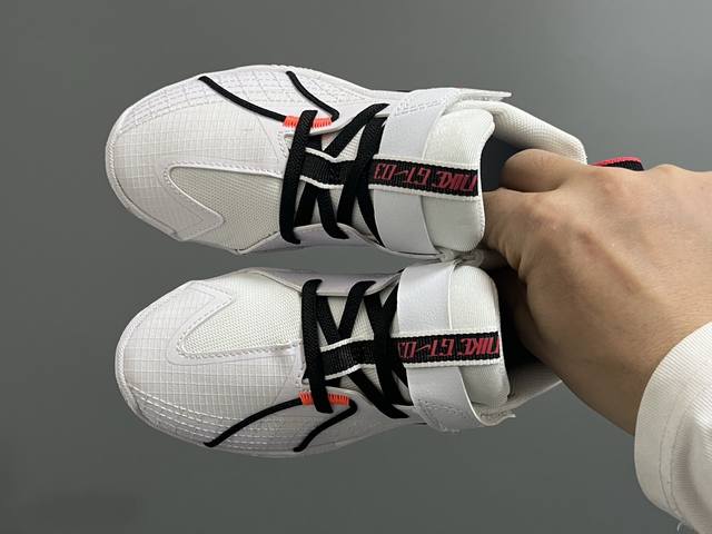 Nk新款Gt-3魔术贴儿童篮球运动鞋 Size：26-37.5码 优质新款实战篮球鞋 魔术贴设计，穿脱方便 橡胶耐磨防滑大底，脚感超赞 清新配色，穿搭超时髦