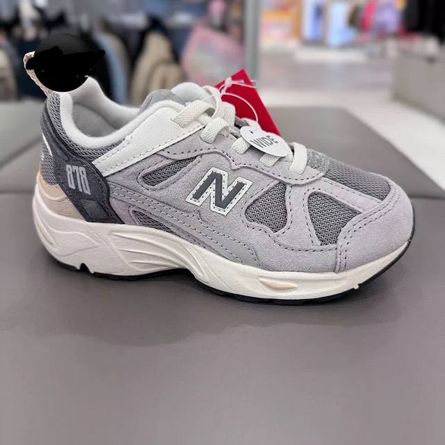 爆红顶配版新百伦 Nb878猪八皮钜献 高端版本 尺码26-37 耗尽时间与精力打版这款鞋最终出来的成果，不管是从面料还是鞋型来说，与原版几乎没啥区别匠心品质！