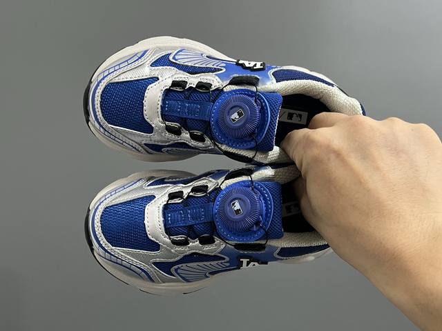 M家春夏新款旋钮网面儿童复古跑鞋 Size：26-37码 经典Mlb系列 百搭又时髦 精致旋转扣设计，穿脱超方便 优质面料拼接，质感满满 耐磨防滑大底，满足日常