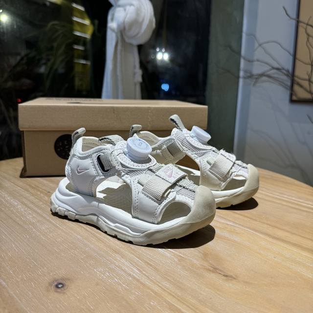 耐克包头凉鞋 27-37 24年新款凉鞋最新最火爆的网红款儿童包头防臭凉鞋网鞋 耐克海外版走秀款双层橡胶组合大底男女童百搭跑步鞋炸街沙滩鞋涉水鞋 官网潮牌镂空韩