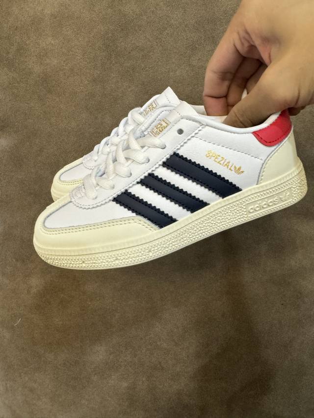 新色出货 Ad德训三代新款Handball Spezial儿童手球鞋休闲鞋 Size：24-37码 超百搭的新款德训 优质猪八革面料，质感满分 橡胶耐磨防滑大底