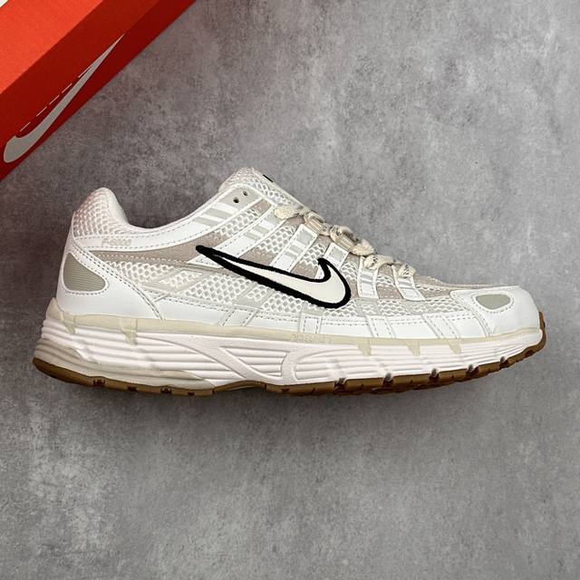 本地 核心私 耐克 Nike p-6000 复古科技个性休闲运动老爹鞋 该鞋款鞋面采用纵横交错的覆面，重现 0 年代跑鞋风格，同时搭配缓震鞋垫，带来舒适的步履体