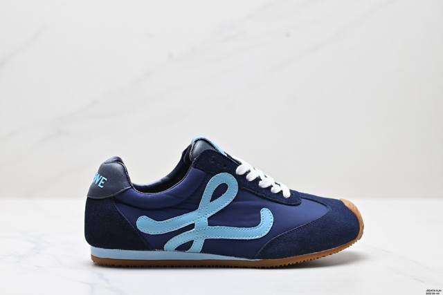 公司级Loewe罗意威 Ballet Runner 2.0小牛皮 圆头系带 低帮 生活休闲鞋 罗意威全新版大头运动鞋Ballet Runner2.0，以其独特的