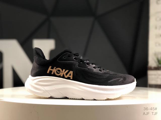 小红书推荐 红卡 Hoka M Clifton 10 全新配色 这个品牌来自于新西兰的毛利语，Hoka表示大地，One One表示飞越，连起来就是飞越地平线，O