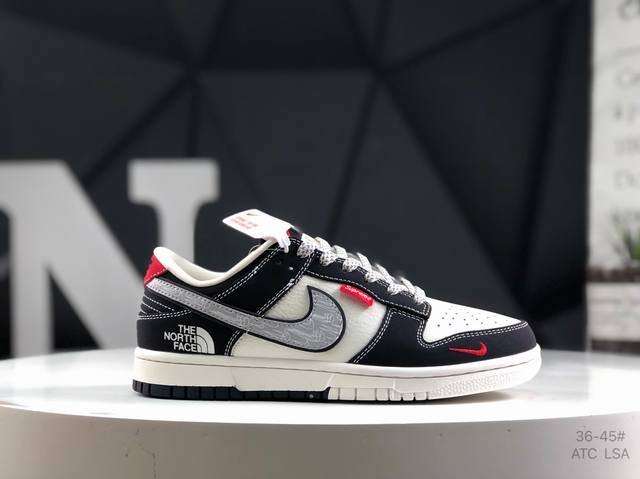 耐克Nike Sb Dunk Low 扣篮系列复古低帮休闲运动滑板板鞋。采用脚感柔软舒适Zoomair气垫，有效吸收滑板等极限运动在落地时带来的冲击力，为街头运