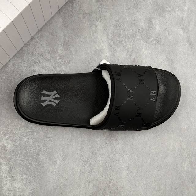 本地 核心私 韩国限定Mlb Chunky Mound Dia Monogram 拖鞋 字母印花 百搭潮流款情侣拖鞋 代购专属 原厂代工轻量发泡鞋底 环保复合去