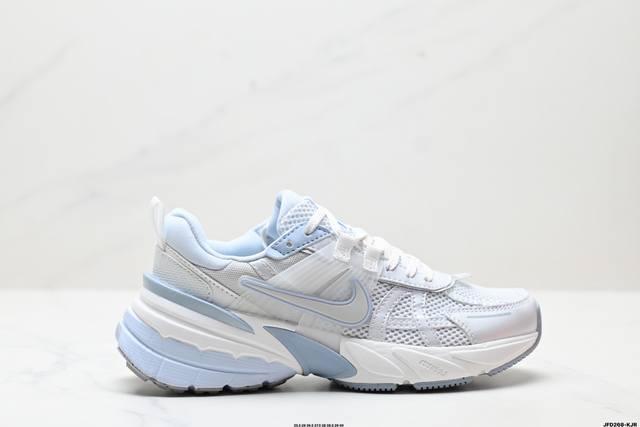 公司级耐克Nike V2K Run跑步鞋复古风潮 网面透气运动鞋 灰银紧致的鞋面材质提供良好的包裹性鞋侧 Swoosh以及鞋头部分搭配增添不少亮点的镀铬细节鞋垫