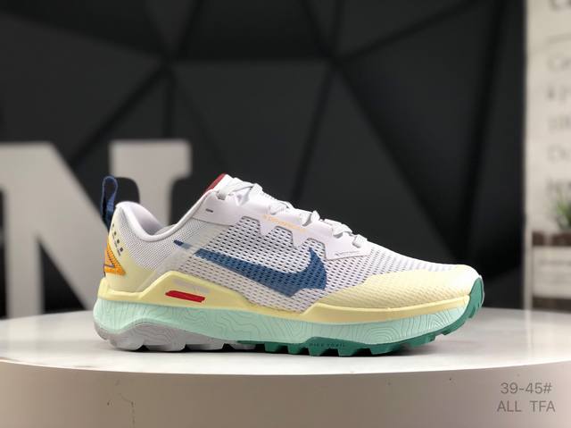 耐克 Nike React Wildhorse 8 高频网面休闲跑步鞋 回弹缓震效能和可靠包覆设计于一身 助你在应对长距离越野跑和崎岖地形时站稳脚步 不断向前！