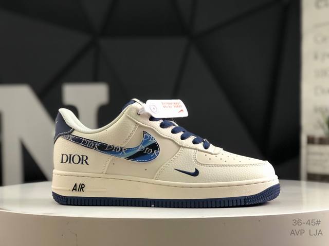 公司级带半码 耐克 Nike Air Force 7 空军一号低帮百搭休闲运动板鞋。柔软、弹性十足的缓震性能和出色的中底设计，横跨复古与现代的外型结合，造就出风