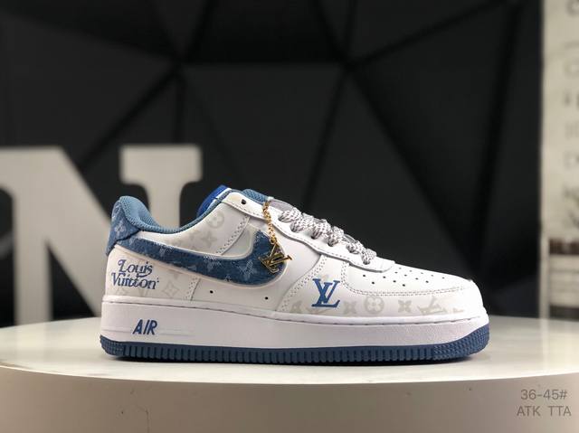 真标带半码 耐克 Nike Air Forc 1 Low 低帮 板鞋 Force 1 Low 空军一号低帮百搭休闲运动板鞋。柔软、弹性十足的缓震性能和出色的中底
