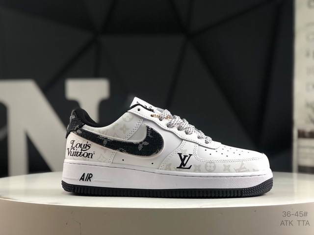 真标带半码 耐克 Nike Air Forc 1 Low 低帮 板鞋 Force 1 Low 空军一号低帮百搭休闲运动板鞋。柔软、弹性十足的缓震性能和出色的中底