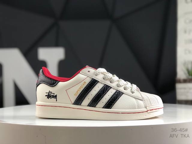 公司级带半码 阿迪达斯 三叶草Adidas Originals Superstar 经典贝壳头系列低帮百搭休闲运动板鞋Supreme限定 货号： Bz2528