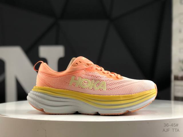 真标带半码小红书推荐 红卡 Hoka W Bondi 8全新配色 这个品牌来自于新西兰的毛利语，Hoka表示大地，One One表示飞越，连起来就是飞越地平线，