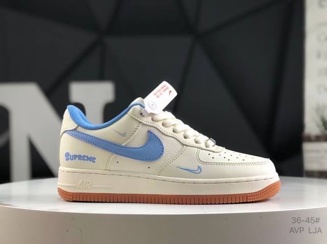 公司级带半码 耐克 Nike Air Force 7 空军一号低帮百搭休闲运动板鞋。柔软、弹性十足的缓震性能和出色的中底设计，横跨复古与现代的外型结合，造就出风