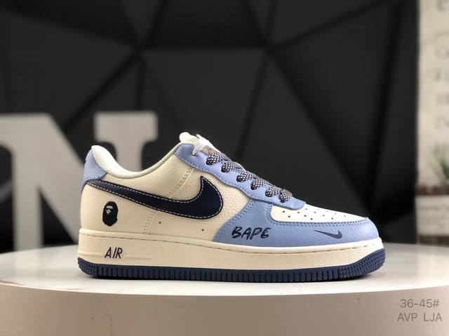 公司级带半码 耐克 Nike Air Force 7 空军一号低帮百搭休闲运动板鞋。柔软、弹性十足的缓震性能和出色的中底设计，横跨复古与现代的外型结合，造就出风