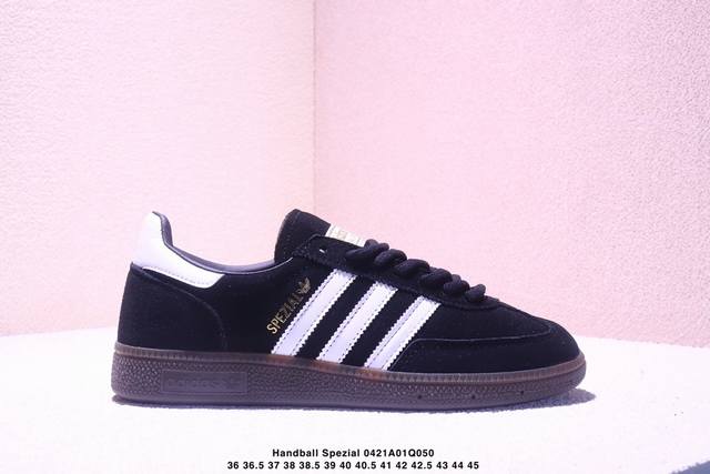 Adidas Handball Spezial 阿迪达斯经典款 复古休闲板鞋 全鞋采用反毛皮制作 牛筋耐磨大底 承载青春情怀的板鞋 经典三条杠装饰鞋侧 品牌辨识