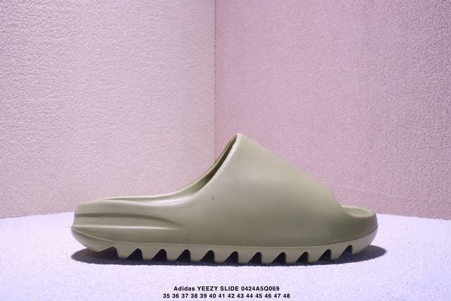 阿迪达斯 Adidas Yeezy Slide 经典运动拖鞋时尚厚底增高男女一字拖鞋。Yeezy Slide椰子拖鞋的外观十分吸引人，融合了舒适与时尚的元素，延