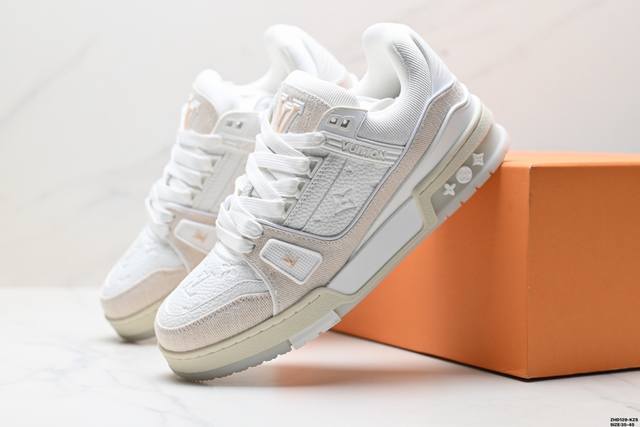 公司级Louis Vuitton Trainer Sneaker Low 路易威登 休闲运动文化百搭板鞋 舒适防滑底和百搭性霸屏整个时尚娱乐圈 细节调整完美主义