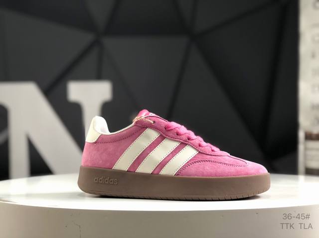 真标带半码 阿迪达斯 Adidas Barreda 考拉派对 复古休闲 清新 舒适百搭 德训鞋 T字头 防滑耐磨 低帮 板鞋 男女同款运动鞋。鞋头加宽设计提升了