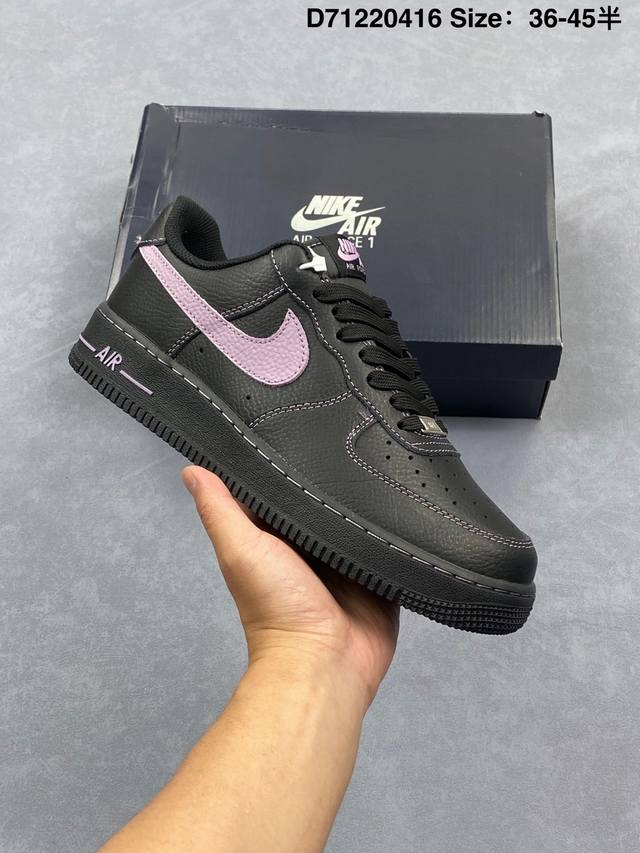 真标耐克Nike Air Force 1“07空军一号低帮百搭休闲运动板鞋。柔软、弹性十足的缓震性能和出色的中底设计，横跨复古与现代的外型结合，造就出风靡全球三