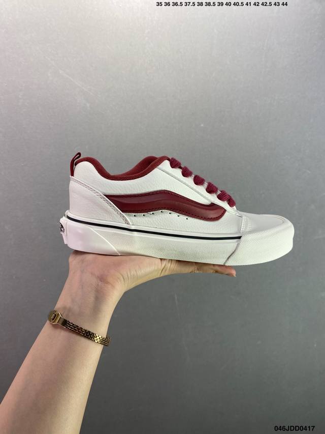 Vans Classics Knu Skool 苏格兰格纹拼接 厚鞋舌面包鞋 Vans联名超火的土豆鞋，复古经典，鞋头放大、包边上移加厚、鞋舌加厚。Vans C