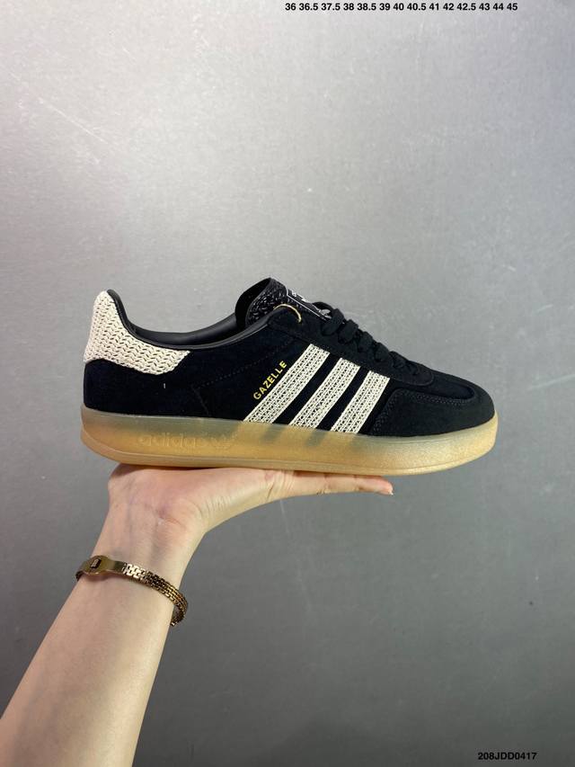 Adidas Originals Gazelle Indoor 三叶草休闲防滑耐磨低帮板鞋 鞋头出色设计 塑就出众贴合感 稳固的后跟贴合足部曲线设计 软弹舒适
