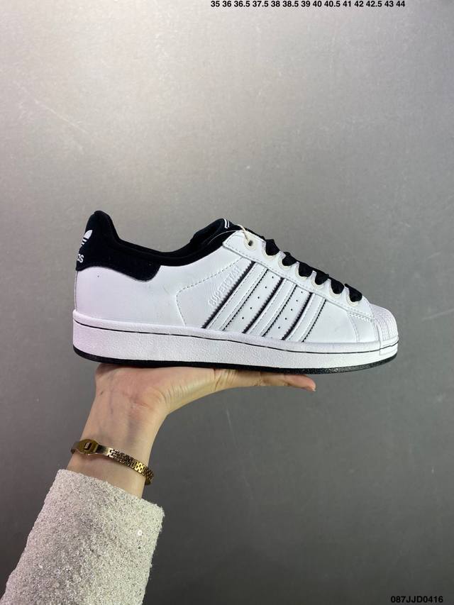 Ad Originals Superstar 经典复古贝壳头板鞋 Jh5469 诞生于1969年 是第一双将全皮面鞋 身与橡胶鞋头结合在一起的低帮篮球鞋 Sup