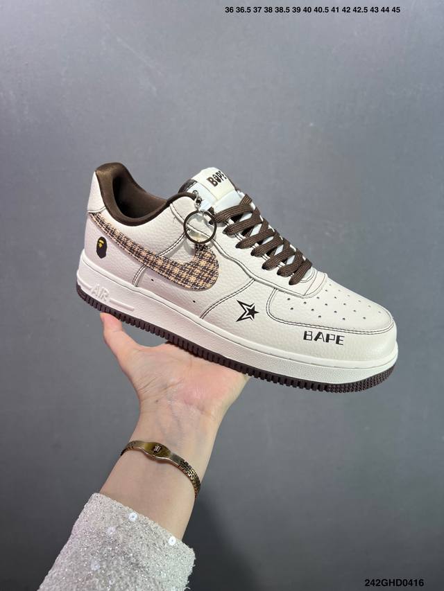 公司级Nk Air Force 1′07 Low 空军一号低帮百搭休闲运动板鞋 Df0188-042 柔软、弹性十足的缓震性能和出色的中底设计 横跨复古与现代的