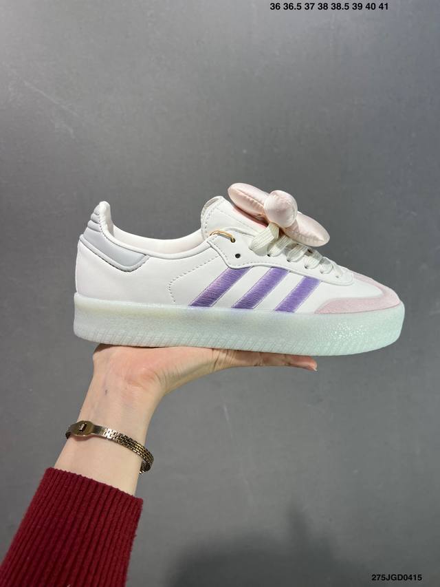 Adidas Originals Sambae Valentine W 百搭单品 复古桑巴板鞋 这款桑巴鞋展示了高质量的工艺 带有装饰的超锁缝制和无缝的手感 柔