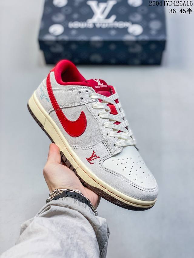 Nk Sb Dunk Low Lv联名灰红钩 周年高端定制 低帮休闲板鞋 #高端定制鞋盒 原装头层材料 独家版型蒸餾加工 大厂纯原品质出货 超高清洁度 皮料切割