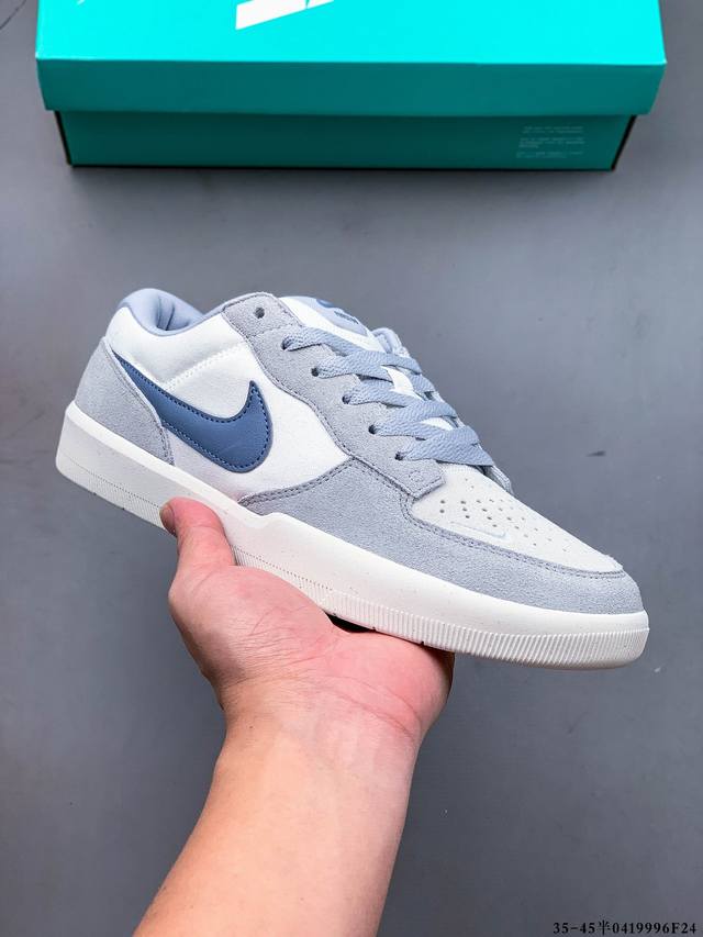 耐克Nike Sb Force 58是一款将前沿创新带入街头的单品，它具有硫化杯底，具有出色的耐用性和灵活性。使用帆布和绒面革，在饰面上放置通风口，它自始至终都
