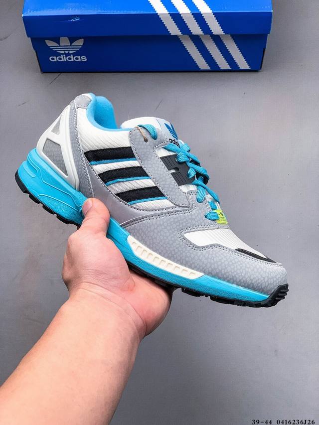 阿迪达斯Adidas Zx8000缓震运动鞋轻便透气休闲鞋 自 年代中期问世以来，Zx 8000受到了众多收藏家的追捧。现在，你也有机会感受它的魅力。穿上这款经