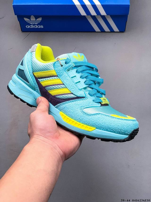 阿迪达斯Adidas Zx8000缓震运动鞋轻便透气休闲鞋 自 0年代中期问世以来，Zx 8000受到了众多收藏家的追捧。现在，你也有机会感受它的魅力。穿上这款