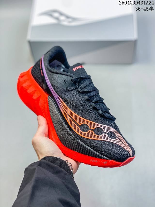 公司级Saucony索康尼 Endorphin pro4系列 男女低帮缓震跑步鞋 索康尼推出的跑鞋是一款外观激进但脚感舒适的跑鞋 采用了全新的中底设计和鞋面工程