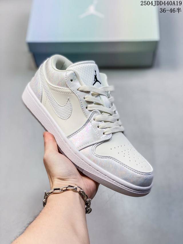 头层公司级真标带半码！ 耐克Nike Air Jordan 1 Mid“ Aj1 乔1代 乔丹一代低帮系列经典复古文化休闲运动篮球鞋采用头层皮与牛剖革鞋面材质#